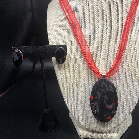 Handmade Pendant Necklace and Matching Earrings - Picture 1 of 1